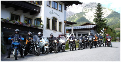 Hotel-Pension-Theresia - Motorradfahrer in der Pension Theresia